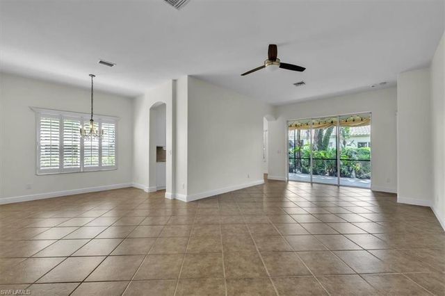837 Vistana CIR 20, Naples, FL 34119