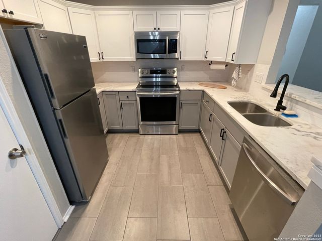 10150 Woodtrail, San Antonio, TX 78250