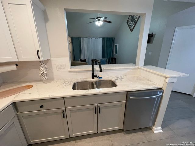 10150 Woodtrail, San Antonio, TX 78250