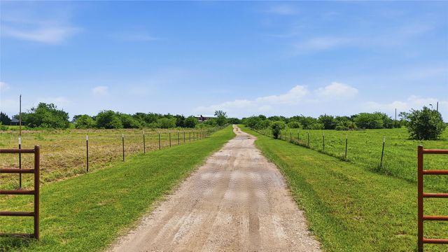 4652 Old Southmayd Road, Sherman, TX 75092