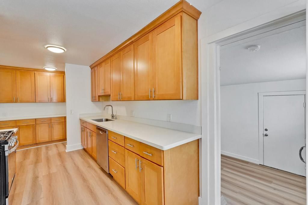 Image 11 of property listing at 1311 Windermere Avenue, Menlo Park, CA 94025