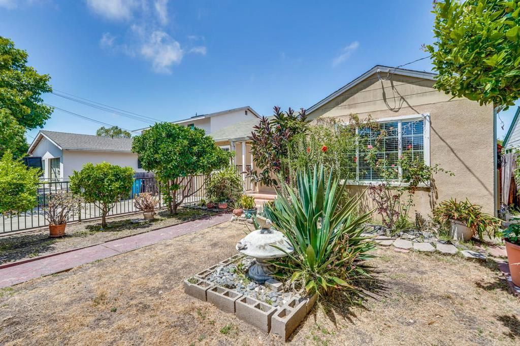 Image 2 of property listing at 1311 Windermere Avenue, Menlo Park, CA 94025