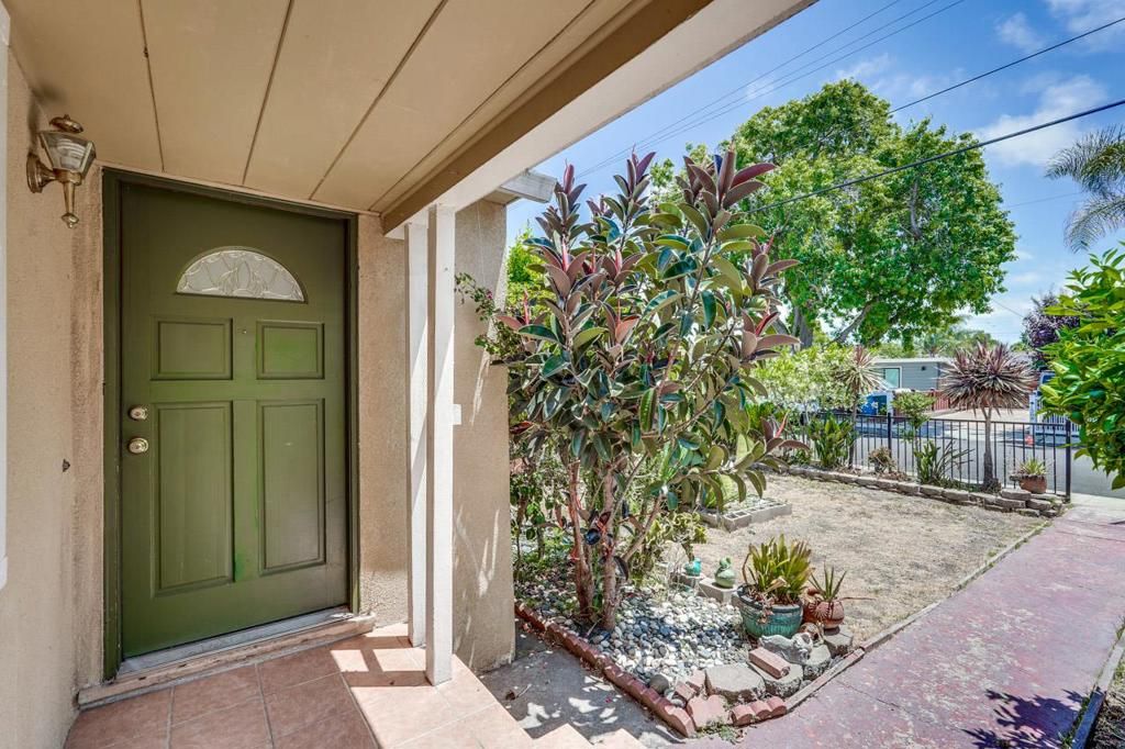 Image 3 of property listing at 1311 Windermere Avenue, Menlo Park, CA 94025