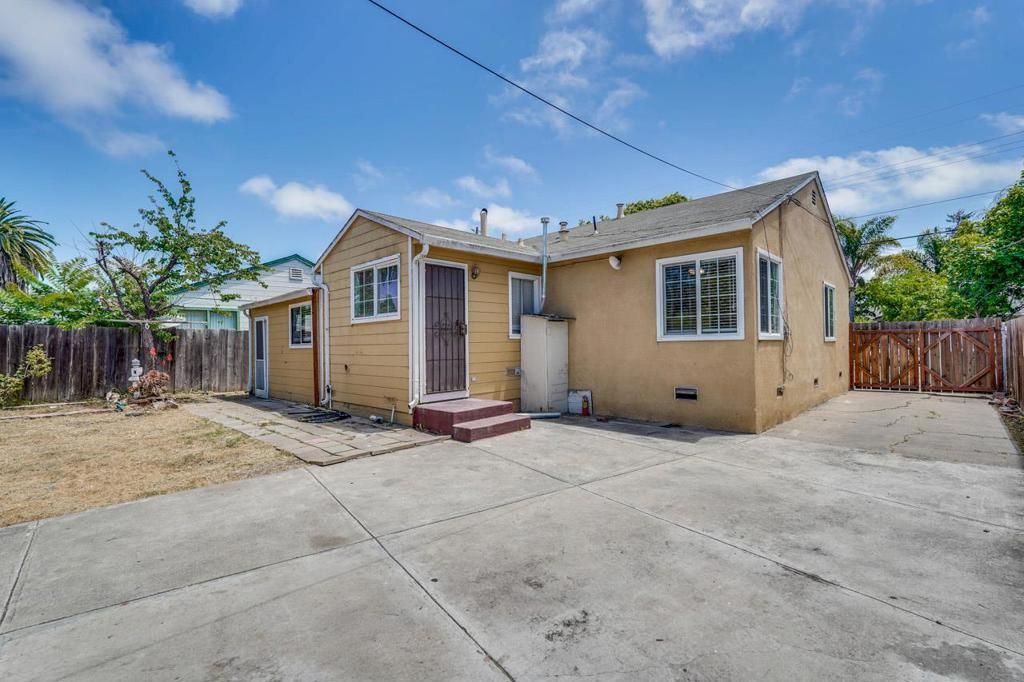 Image 43 of property listing at 1311 Windermere Avenue, Menlo Park, CA 94025