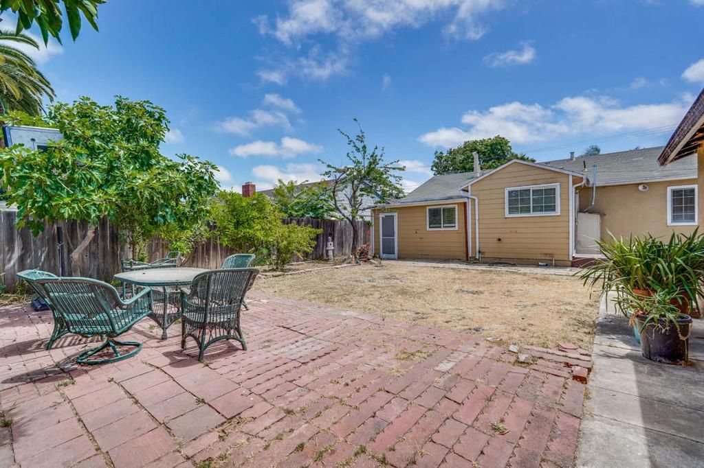 Image 46 of property listing at 1311 Windermere Avenue, Menlo Park, CA 94025