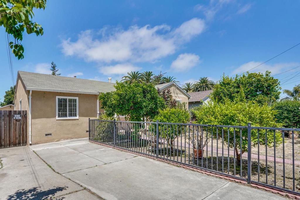 Image 49 of property listing at 1311 Windermere Avenue, Menlo Park, CA 94025