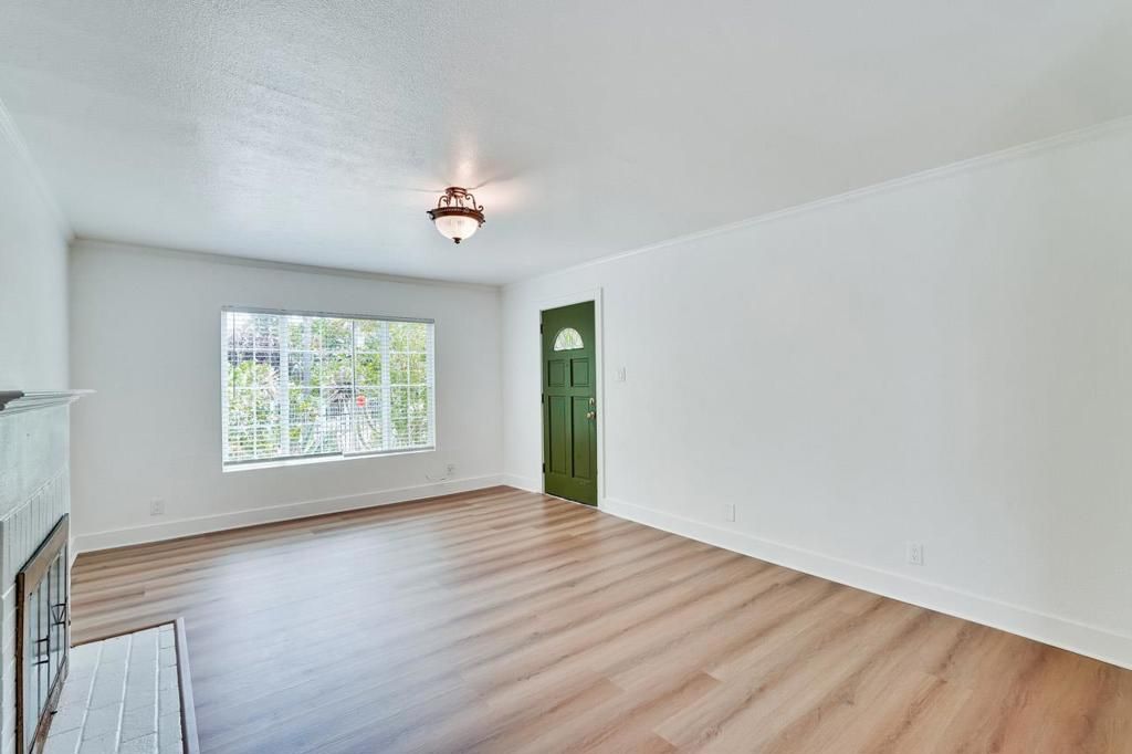 Image 5 of property listing at 1311 Windermere Avenue, Menlo Park, CA 94025