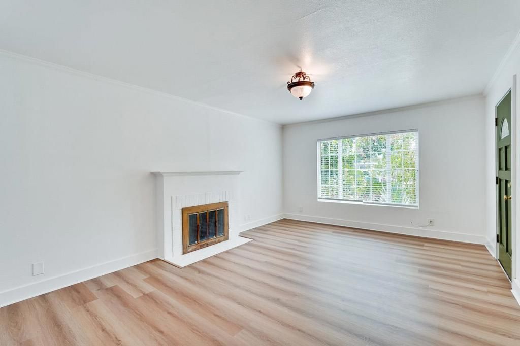Image 6 of property listing at 1311 Windermere Avenue, Menlo Park, CA 94025