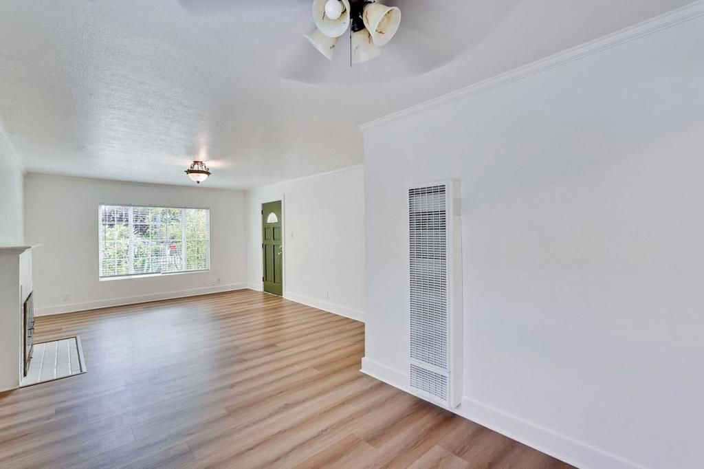 Image 7 of property listing at 1311 Windermere Avenue, Menlo Park, CA 94025