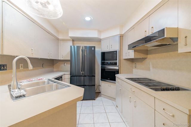 8063 Colony Drive 1, Grosse Ile Township, MI 48138