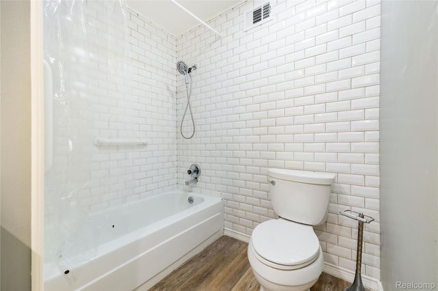 8063 Colony Drive 1, Grosse Ile Township, MI 48138