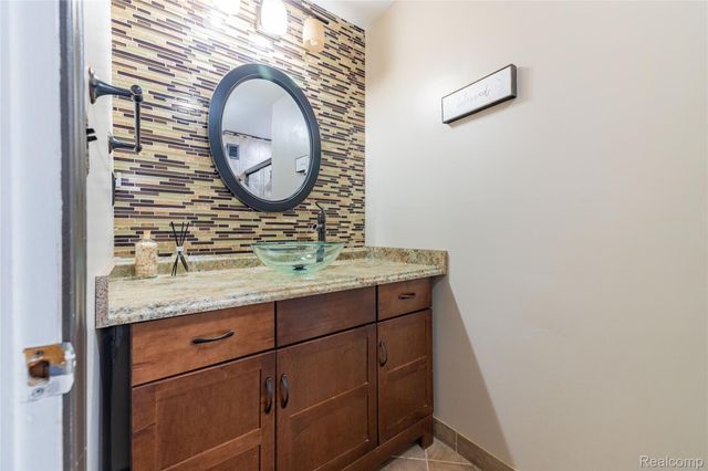 8063 Colony Drive 1, Grosse Ile Township, MI 48138