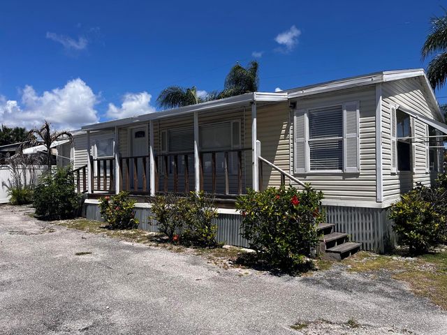 8015 SE Fairchild Way, Hobe Sound, FL 33455
