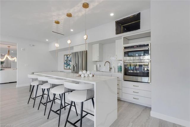 1 Bluebill AVE 703, Naples, FL 34108