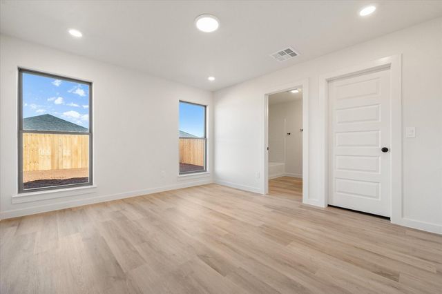 2416 Aberdeen Avenue, Wolfforth, TX 79382