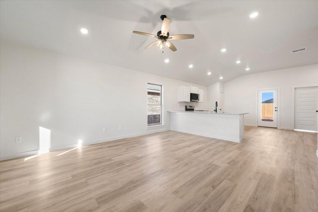 2416 Aberdeen Avenue, Wolfforth, TX 79382