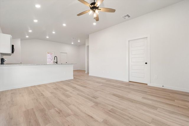 2416 Aberdeen Avenue, Wolfforth, TX 79382