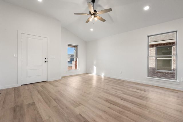 2416 Aberdeen Avenue, Wolfforth, TX 79382