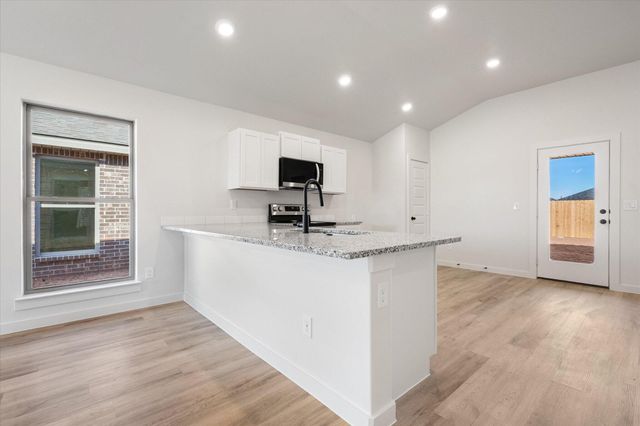 2416 Aberdeen Avenue, Wolfforth, TX 79382