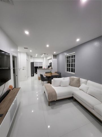 111 NW 2nd Ave 2, Hallandale Beach, FL 33009