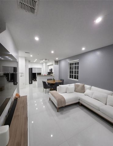 111 NW 2nd Ave 2, Hallandale Beach, FL 33009