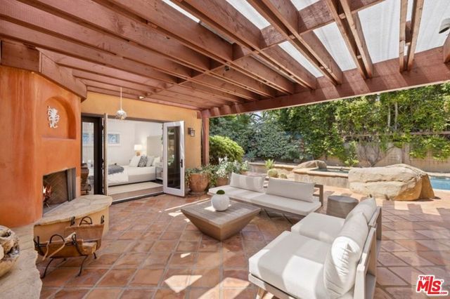 4911 Ben Avenue, Valley Village, CA 91607