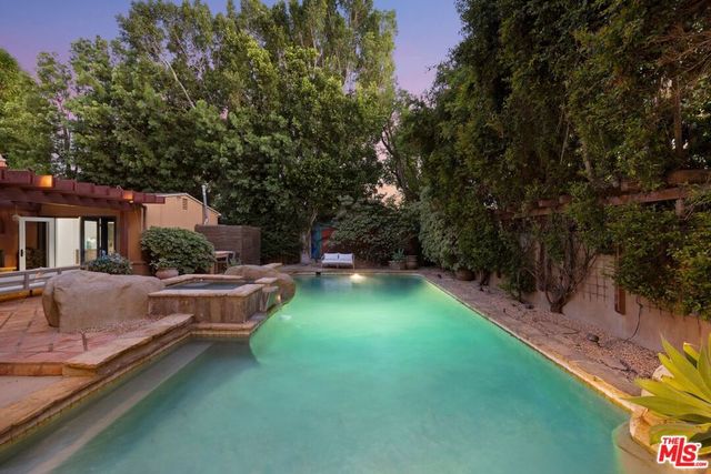 4911 Ben Avenue, Valley Village, CA 91607