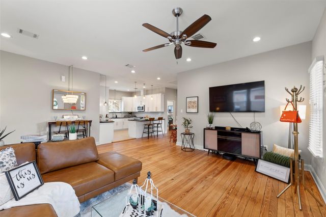 711 4th Street, Sealy, TX 77474