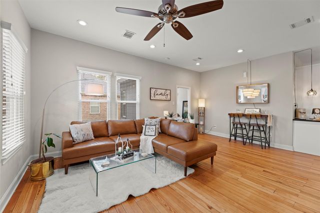 711 4th Street, Sealy, TX 77474