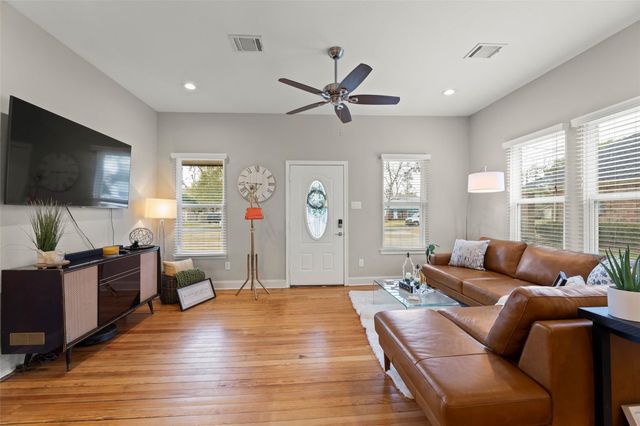 711 4th Street, Sealy, TX 77474