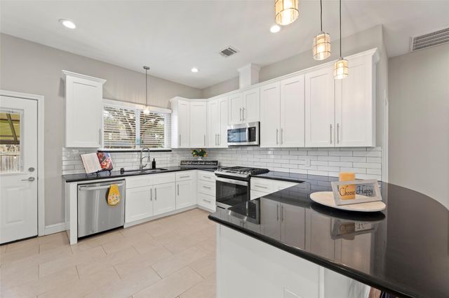 711 4th Street, Sealy, TX 77474