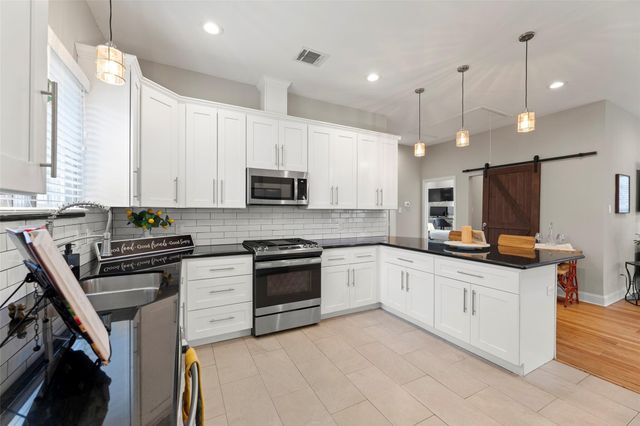 711 4th Street, Sealy, TX 77474