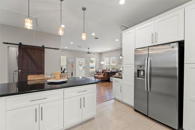 711 4th Street, Sealy, TX 77474