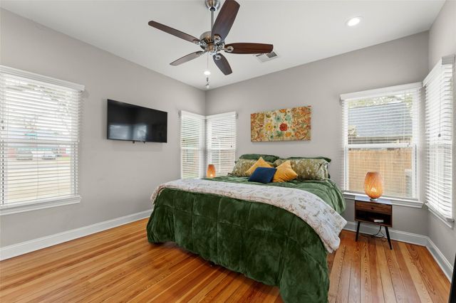 711 4th Street, Sealy, TX 77474