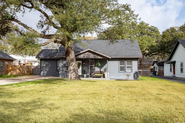 711 4th Street, Sealy, TX 77474
