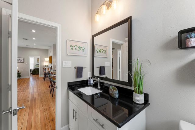 711 4th Street, Sealy, TX 77474