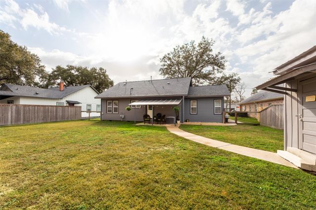 711 4th Street, Sealy, TX 77474