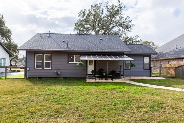 711 4th Street, Sealy, TX 77474