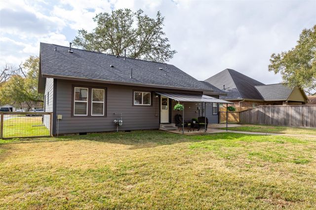 711 4th Street, Sealy, TX 77474