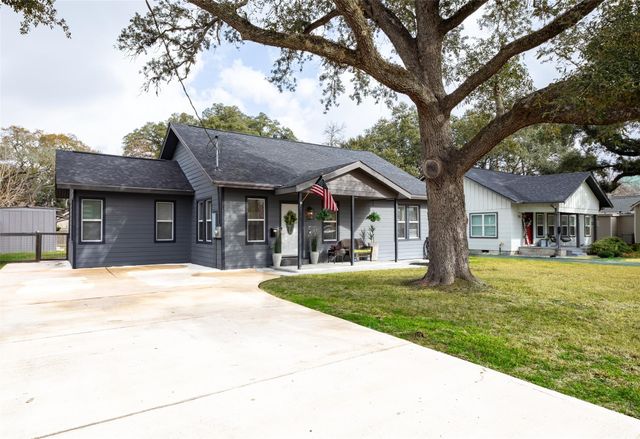 711 4th Street, Sealy, TX 77474