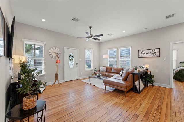 711 4th Street, Sealy, TX 77474