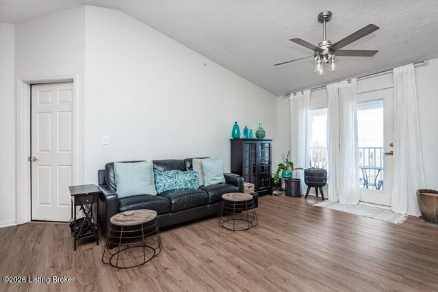 12202 Redspire Dr 301, Louisville, KY 40299