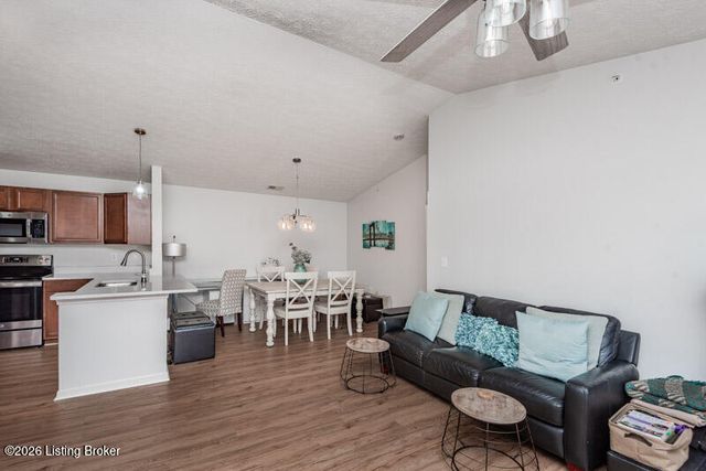 12202 Redspire Dr 301, Louisville, KY 40299