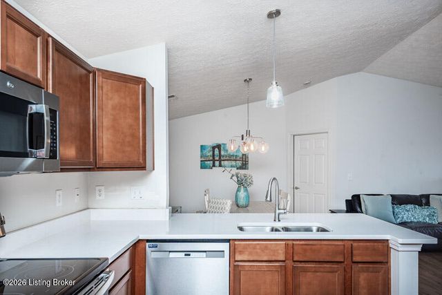 12202 Redspire Dr 301, Louisville, KY 40299