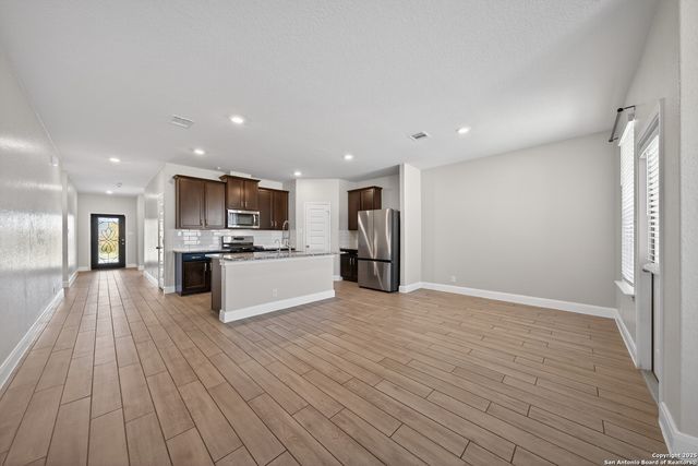 402 Singing Brk, Cibolo, TX 78108