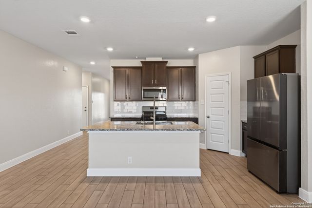 402 Singing Brk, Cibolo, TX 78108