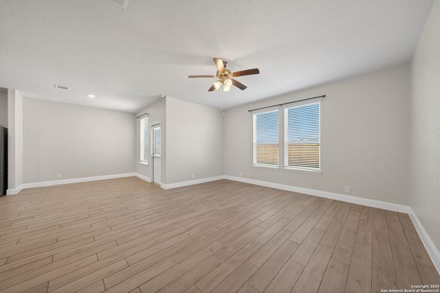 402 Singing Brk, Cibolo, TX 78108