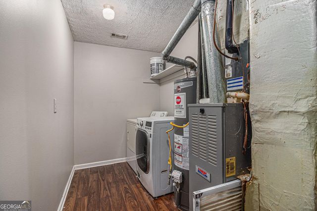 5913 Summerglen Lane, Atlanta, GA 30349