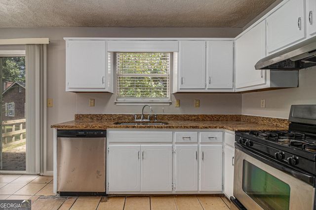 5913 Summerglen Lane, Atlanta, GA 30349