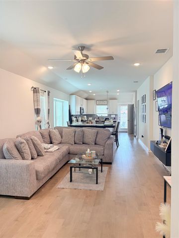 182 Shackleton DR, Kyle, TX 78640